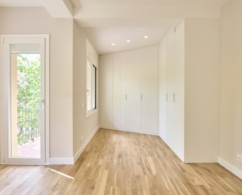 Complete reform with parquet and custom cabinets in Les Corts, Barcelona